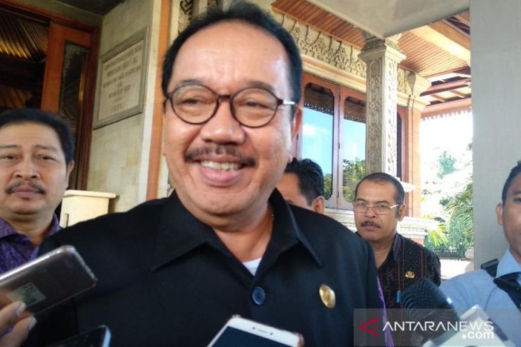 Wakil Gubernur Bali Tjokorda Oka Artha Ardhana Sukawati usai menghadiri Sidang Paripurna DPRD Bali di Denpasar