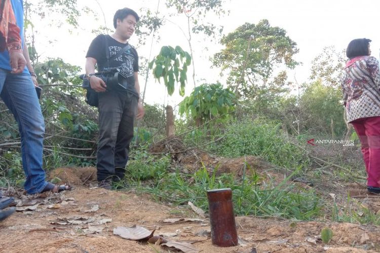Botol penanda, di mana titik Presiden Joko Widodo mencari feeling ibu kota baru dan menghentakkan kaki di Gunung Mas, Kalimantan Tengah
