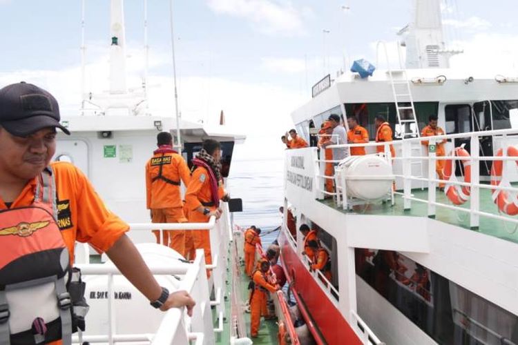 KN. SAR Wibisana Biak dan KN. SAR Kumbakarna Manokwari, yang digunakan Tim SAR gabungan, untuk melakukan pencarian perahu longboat di Perairan Numfor.