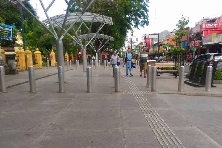 Malioboro, kawasan yang selalu menjadi magnet bagi mereka yang berkunjung ke Yogyakarta. Kondisi salah satu ikon Kota Yogyakarta itu sudah berubah. 