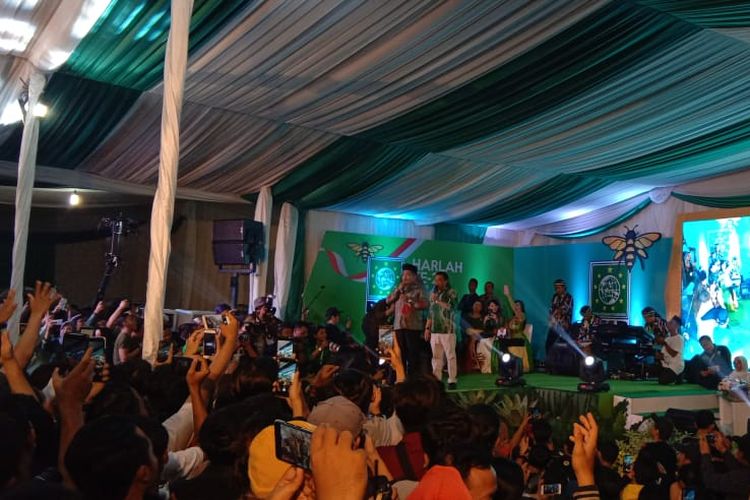 Penyanyi campursari Didi Kempot tampil di acara peringatan ulang tahun ke-21 Partai Kebangkitan Bangsa di kantor DPP PKB di Jakarta, Selasa (23/7/2019).