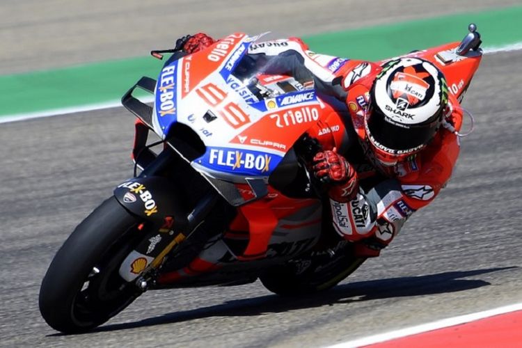 Jorge Lorenzo memacu Ducati-nya pada sesi latihan bebas keempat GP Aragon, 22 September 2018. 