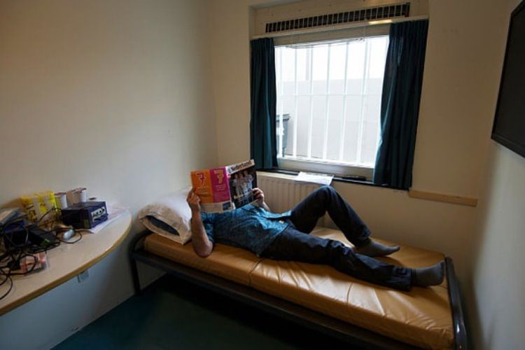 Beginilah suasana di dalam salah satu sel di sebuah penjara di Scheveningen, Belanda.