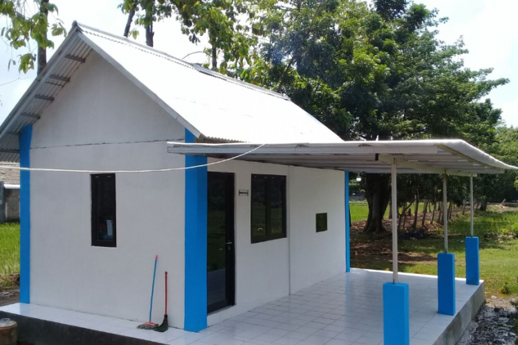 Atap gelombang yang digunakan rumah baca SDN 4 Dawuan Cirebon merupakan hasil daur ulang bekas kemasan produk Tetra Pak