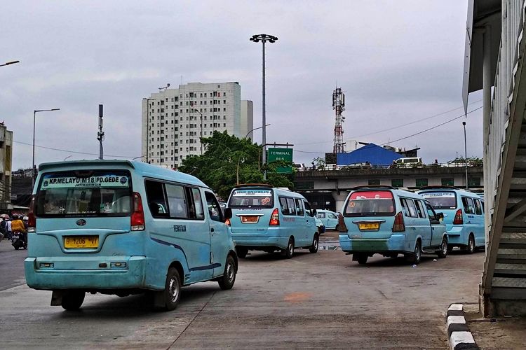 Jok Angkot di Jakarta Akan Menghadap Depan - Kompas.com