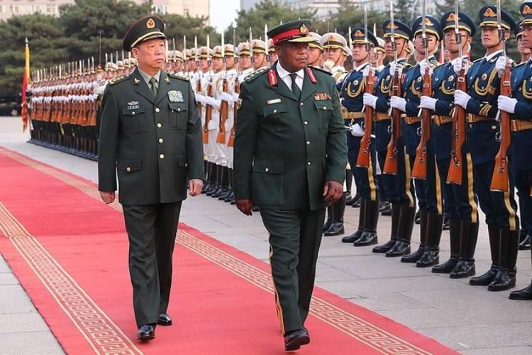 Panglima AD Zimbabwe Jenderal Constantine Chiwenga saat berkunjung ke China.