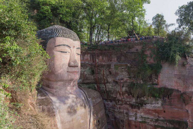 Patung Buddha raksasa di China bernama Buddha Leshan . (Dok. Travel Wire Asia)