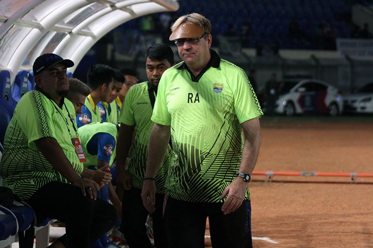 Pelatih Persib Bandung, Robert Rene Alberts.