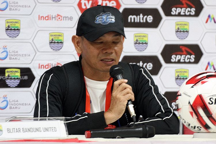 Pelatih Blitar Bandung United, Liestiadi. 