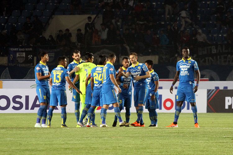 Tim Persib Bandung, sebelum memulai pertandingan di Liga 1 2019 yang berlangsung di Stadion Si Jalak Harupat, Kabupaten Bandung, beberapa waktu lalu. 