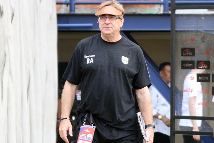 Pelatih Persib Bandung, Robert Rene Alberts. (KOMPAS.com/SEPTIAN NUGRAHA)