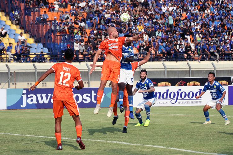 Pertandingan Persib Bandung vs Borneo FC pada leg kedua delapan besar Piala Indonesia 2018. 