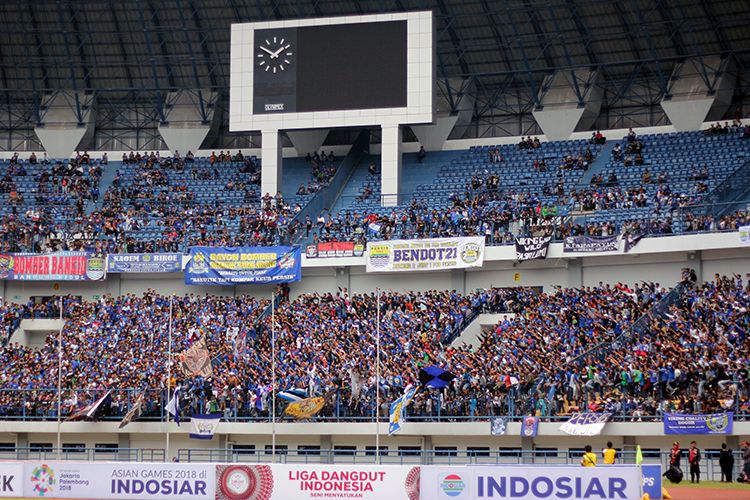 Tribune selatan Stadion Gelora Bandung Lautan Api (GBLA).
