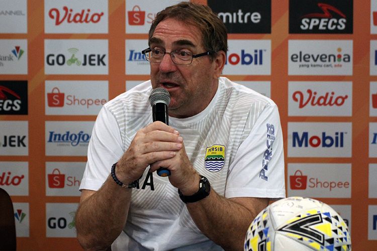 Pelatih Persib Bandung, Robert Rene Alberts.