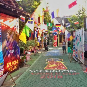 Suasana Kampung Piala Dunia di RT 15/ RW 05 Kampung Tegalrejo, Kelurahan Tegalrejo, Kota Yogyakarta.