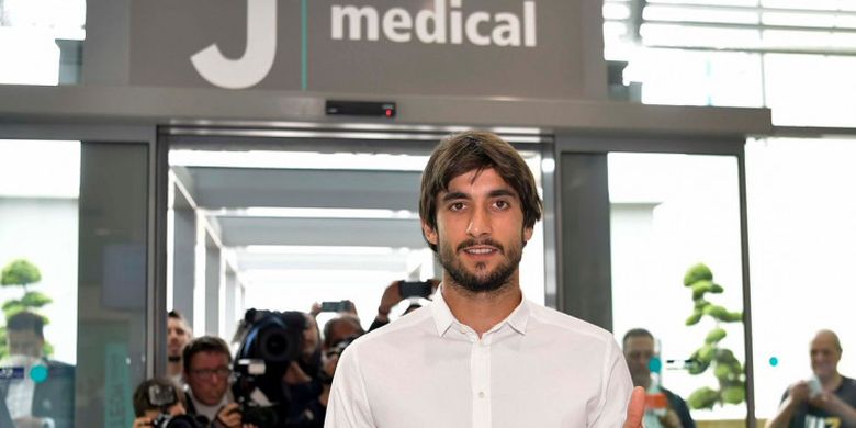 Mattia Perin tiba di klinik J Medical, Turin, untuk menjalani tes medis pada Jumat (8/6/2018) sebelum resmi berseragam Juventus.