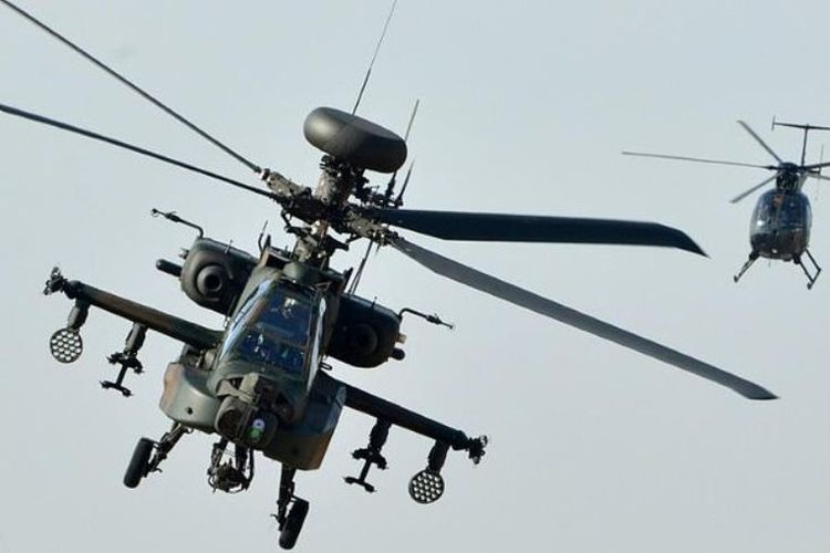 Helikopter AH-64 Apache milik Pasukan Bela Diri Jepang yang dilaporkan terjatuh di kota Kanzaki, prefektur Saga, Kyushu, Jepang, pada Senin (5/2/2018). Dua kru diperkirakan menjadi korban tewas.