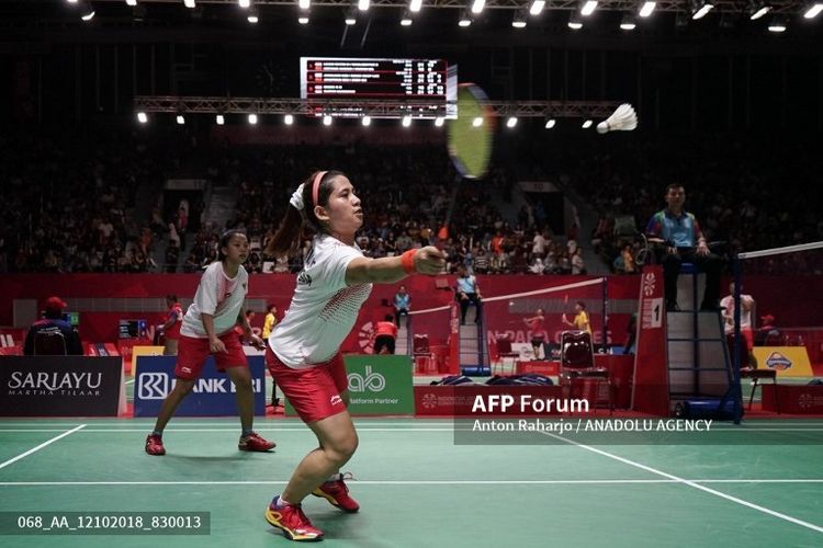 AKARTA, INDONESIA - OCTOBER 12: Oktila Leani Ratri/Sukohandoko Khalimatus Sadiyah of Indonesia in action against Cheng Hefang/Ma Huihui of China (not pictured) on the womens double SL3-SU5 final match at Istora Gelora Bung Karno in Jakarta, Indonesia on October 12, 2018. Indonesia wins gold medal over China 21-15, 21-12. 