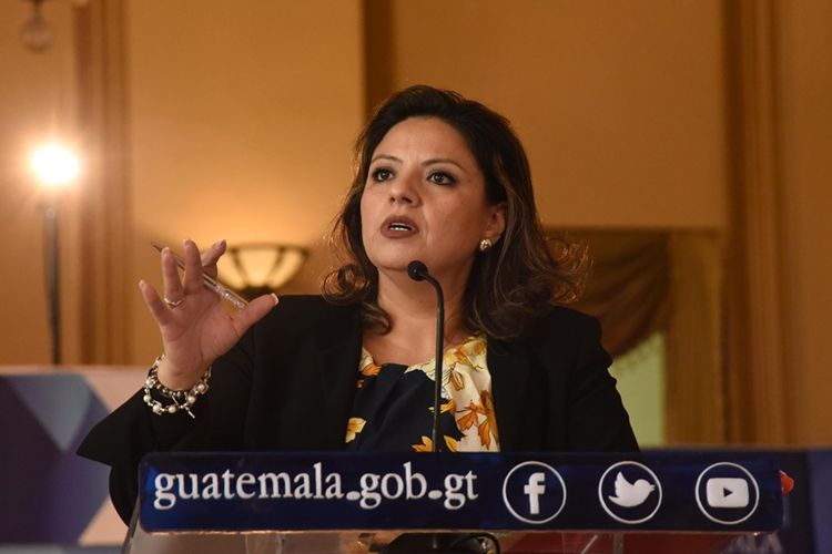 Menteri Luar Negeri Guatemala, Sandra Jovel, menjawab pertanyaan saat konferensi pers di Istana Budaya di Guatemala City pada Rabu (27/12/2017). (AFP/Orlando Estrada)
