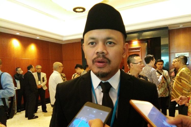Wali Kota Bogor Bima Arya saat ditemui disela acara Rapat Umum Pemegang Saham (RUPS) Bank Jabar dan Banten (BJB) di Hotel Aryaduta, Bandung, Selasa (11/12/2018).