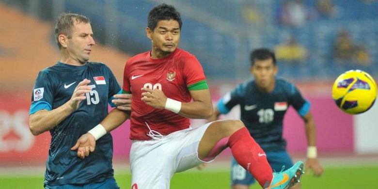 Pemain Timnas Indonesia Bambang Pamungkas, (kanan).