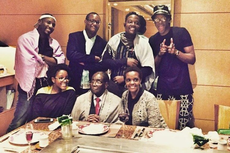 Robert Mugabe bersama istri dan anak-anaknya.