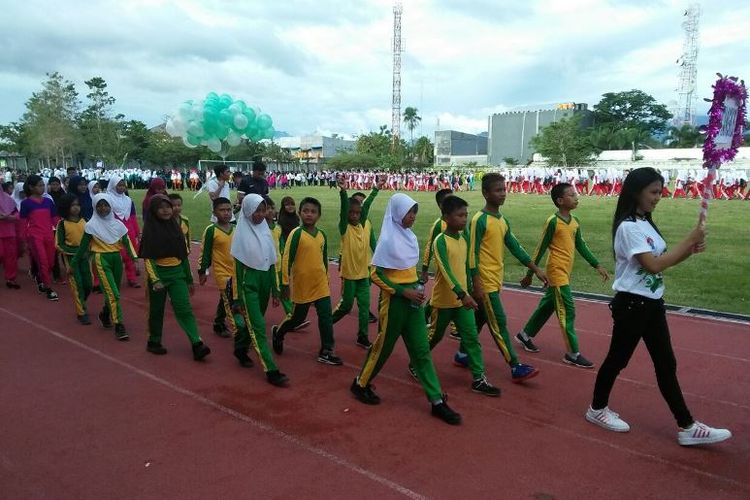 Sekitar 2.000 atlet dari desa/kelurahan di Kota Gorontalo yang mengikuti devile atlet peserta Gala Desa 2017.