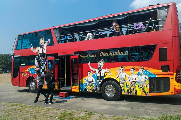 Bus tingkat Werkudara yang akan membawa wisatawan berjalan-jalan keliling Kota Solo.