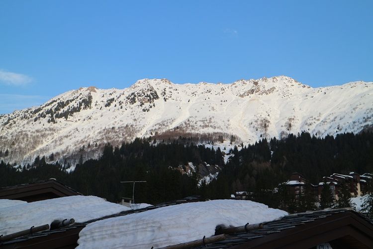 Pemandangan Pegunungan Alpen dilihat dari Les Avanchers, Valmorel, Perancis, Senin (9/4/2018). Pegunungan Alpen merupakan salah satu tujuan wisatawan dari berbagai belahan dunia untuk bermain ski.