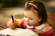 Seru, Ini 5 Tips Menulis Bersama Anak Saat Liburan