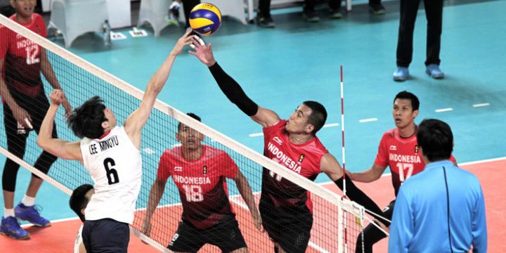 Penampilan tim bola <a href='https://medan.tribunnews.com/tag/voli' title='voli'>voli</a> putra Indonesia melawan Korea Selatan di babak perempat final Asian Games 2018 yang berlangsung di Tennis Indoor Gelora Bung Karno, Selasa (28/8/2018).