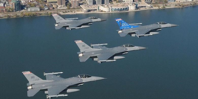 Ilustrasi. Pesawat-pesawat tempur F-16 Fighting Falcon dari Garda Nasional Udara AS.