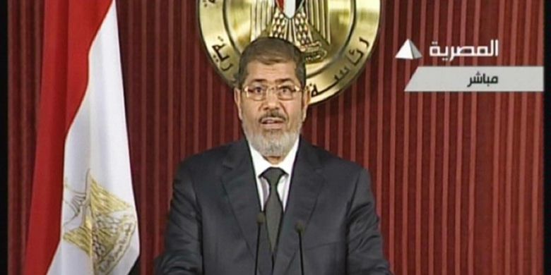 Presiden Mesir, Mohammed Morsi saat menyampaikan pidato di televisi pemerintah.