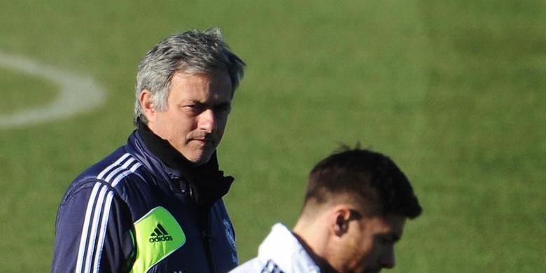 Jose Mourinho (kiri) semasa masih melatih Real Madrid.