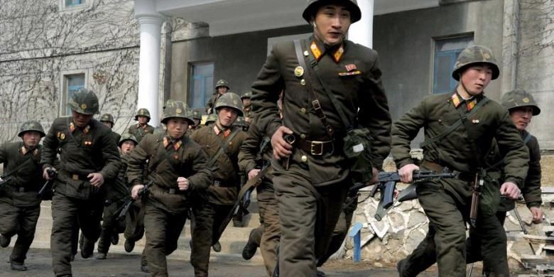 Tentara Korea Utara dalam sebuah latihan militer.