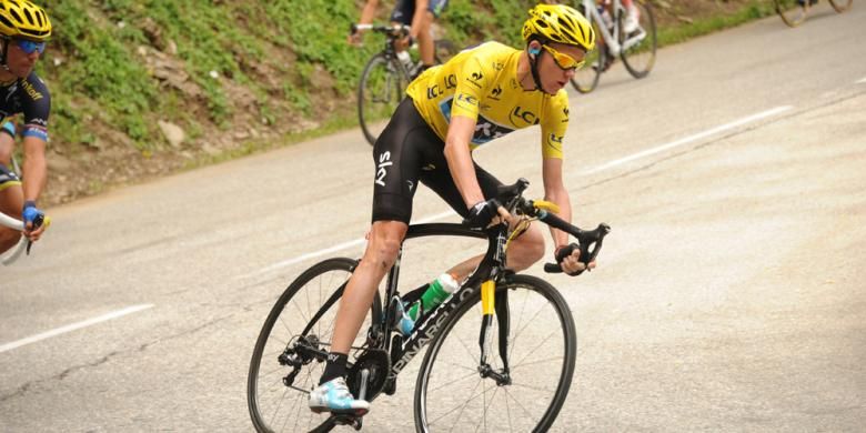 Pebalap sepeda asal Inggris, Christoper Froome, menikung di lintasan menuju Semnoz pada Tour de France ke-100, Sabtu (20/7/2013).