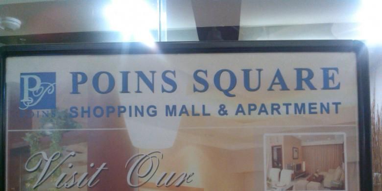 Poins Square merupakan salah satu Mall di Jakarta Selatan. Mal ini terdiri dari departement store juga apartemen. Mall ini juga merupakan tempat terdapatnya stan CD bajakan yang rencananya akan dilarang dengan Surat Peraturan Gubernur, Jakarta Selatan, Senin (22/7/2013)