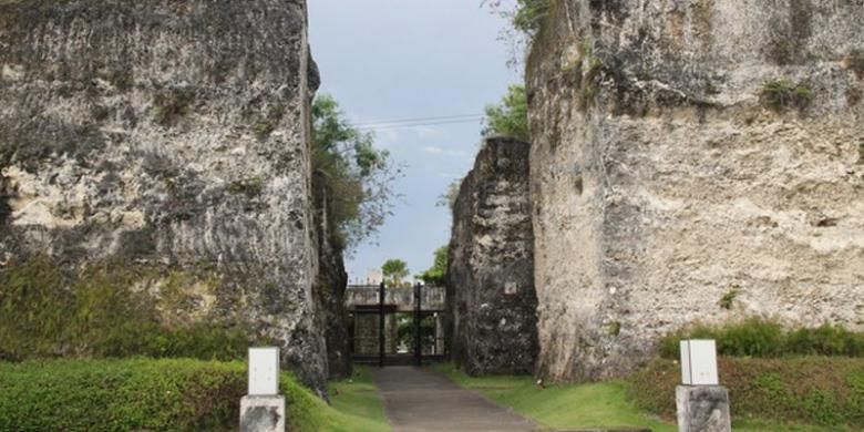 Taman Budaya Garuda Wisnu Kencana atau sering disingkat GWK, adalah sebuah taman wisata sekaligus jendela seni dan budaya di bagian selatan pulau Bali.