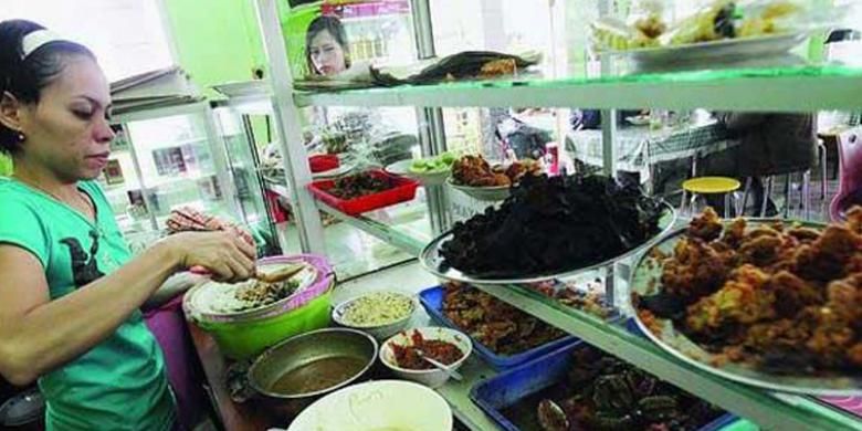 Nasi Pecel Rawon di RM Pecel Ayu, Kota Banyuwangi. 