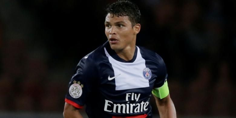 Bek dan kapten Paris Saint-Germain, Thiago Silva.