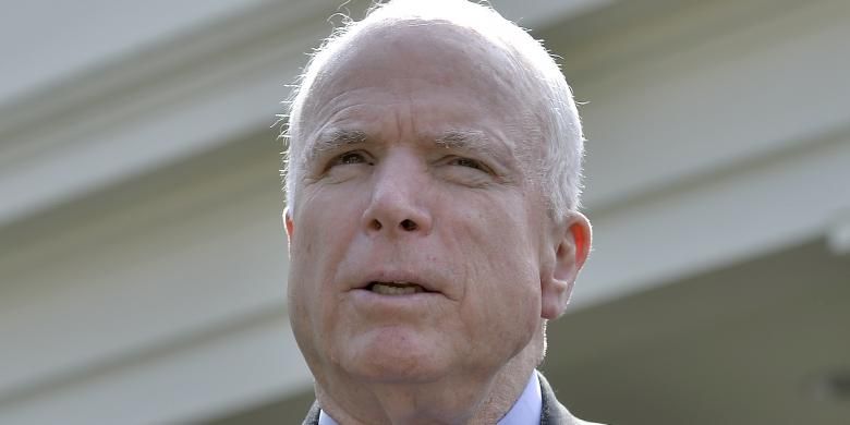 Senator AS dari Partai Republik, John McCain, seusai bertemu Presiden Barack Obama di Gedung Putih, Senin (2/9/2013), membahas soal Suriah.