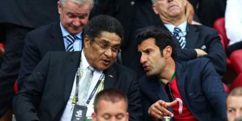 Pemain legendaris Portugal, Eusebio (kiri) dan Luis Figo. 