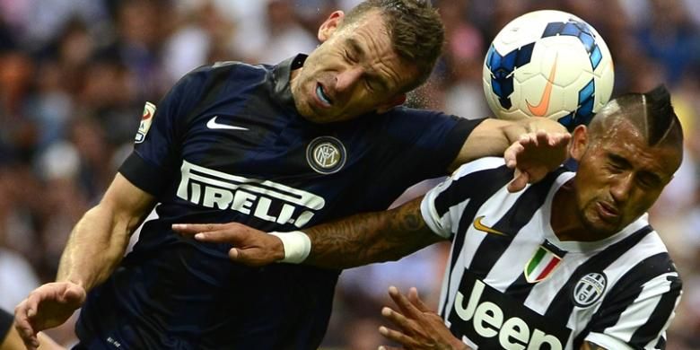 Penampilan gelandang Juventus, Arturo Vidal, saat melawan Inter Milan dalam lanjutan Serie-A, Sabtu (14/9/2013). 