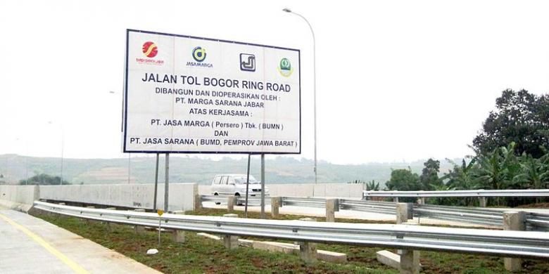 Jalan Tol Lingkar Luar Bogor (Bogor Outer Ring Road) sepanjang 11 kilometer membelah Jl Soleh Iskandar-Dramaga.