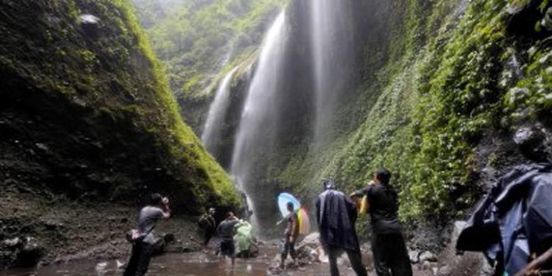 Keindahan Air Terjun Madakaripura di Kecamatan Lumbang, Kabupaten Probolinggo, Senin (22/4/2013). Air terjun ini konon menjadi tempat Mahapatih Gajah Mada bersemadi pada zaman Majapahit. 