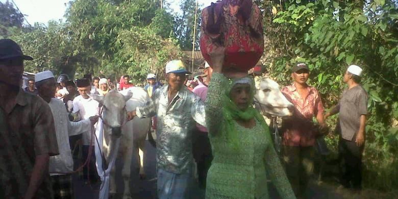 Tradisi Manten Sapi merupakan tradisi menghias hewan kurban menjelang hewan kurban yang digelar di warga Wates Tani Kabupaten Pasuruan Jawa Timur