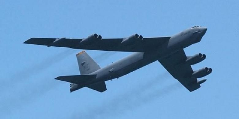 Militer AS menerbangkan dua pesawat pembom B-52 di ata wilayah sengketa Laut China selatan tanpa memberitahu China, Senin 25/11.