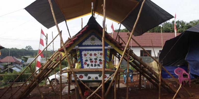 Sandung, tempat menyimpan kerangka dalam tiwah massal di Desa Parit, Kecamatan Cempaga Hulu, Kabupaten Kotawaringin Timur, Kalimantan Tengah, Rabu (27/11/2013). 