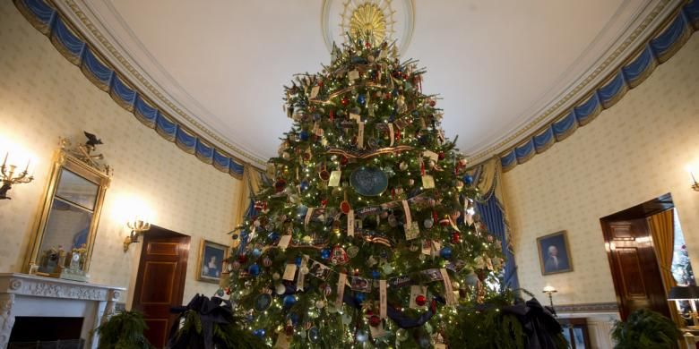 Pohon terang menyambut perayaan Natal di Gedung Putih.