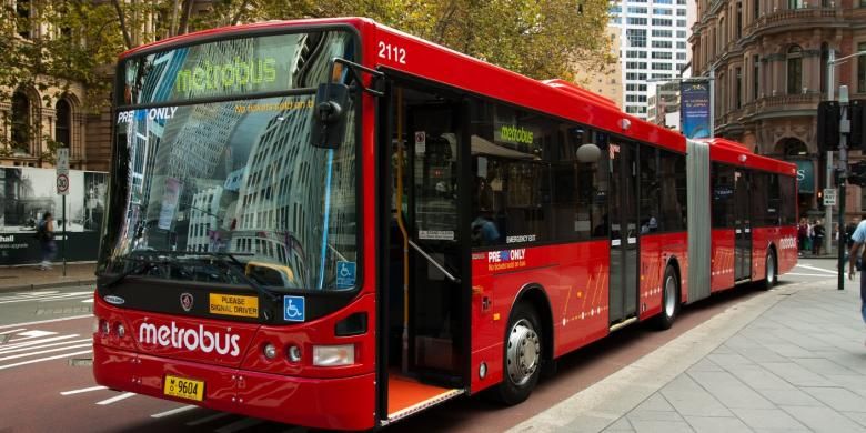 Bus gandeng produksi Scania yang digunakan untuk transportasi massal di Sydney, Australia.